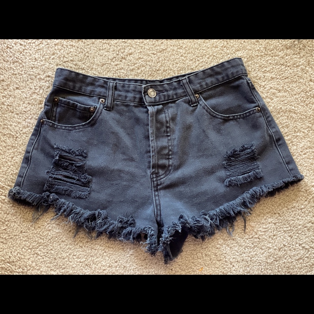 🌸Forever 21 black distressed denim shorts🌸